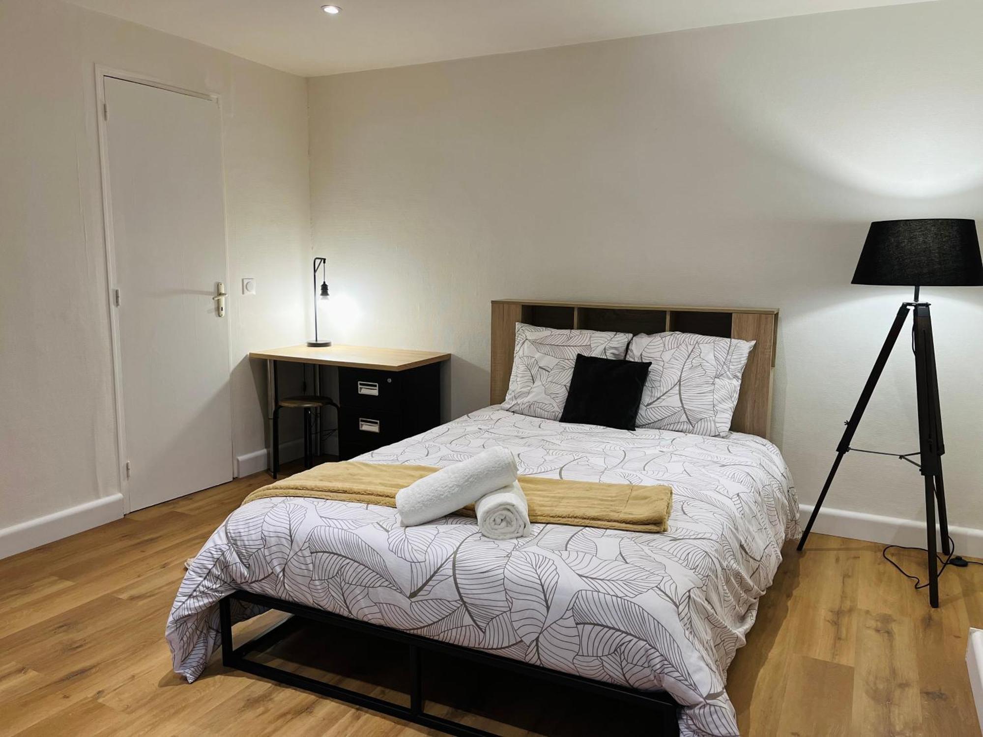 La Ruche Arrageoise - Parking Gratuit - Cozy - Grand Lit - Long Sejour Apartment
