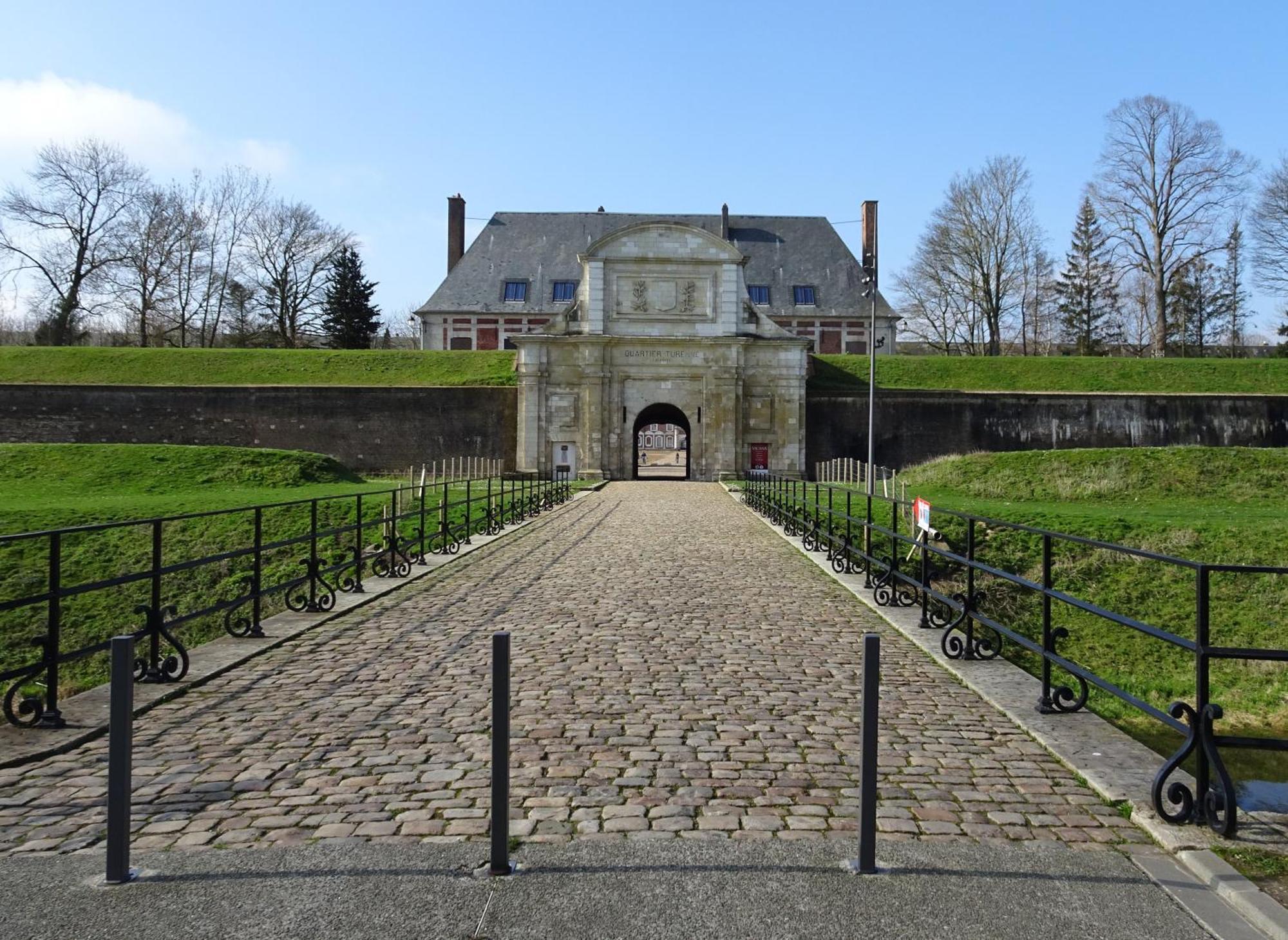 La Ruche Arrageoise - Parking Gratuit - Cozy - Grand Lit - Long Sejour * Arras